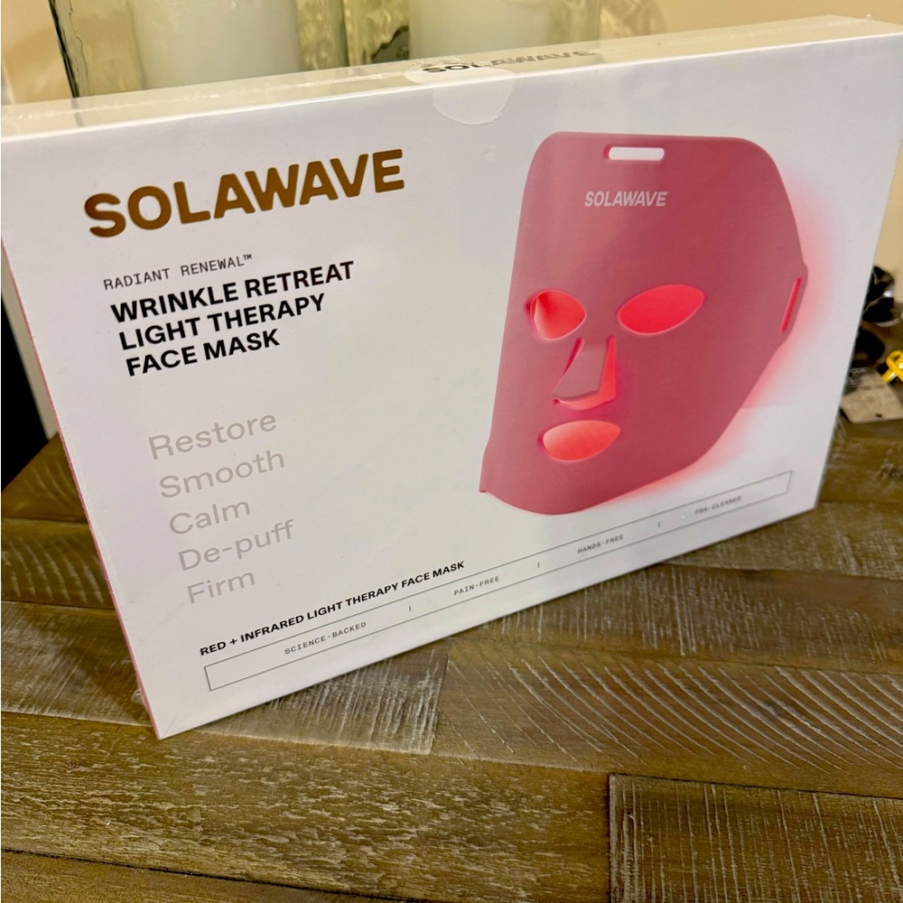 NEW IN SEALED BOX - Solawave Wrinkle Retreat Mask (Red light therapy)